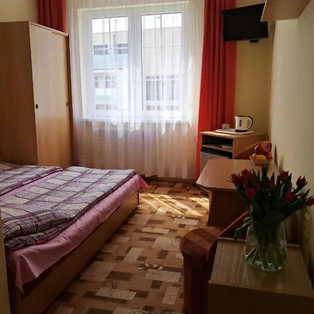 ホームステイ Magdalena レバル