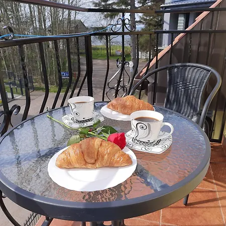 ホームステイ Magdalena レバル