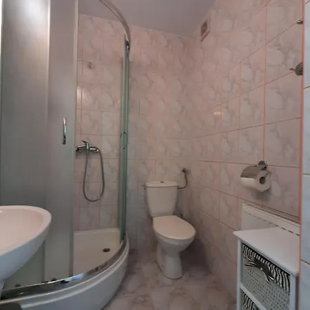 ホームステイ Magdalena レバル